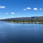 Casas con vista y bajada al lago