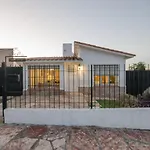 Casa en Villa Carlos Paz con Pileta Exclusiva , Quincho con Asador y Jardín a Pasos del Centro
