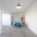 Casa en Villa Carlos Paz con Pileta Exclusiva , Quincho con Asador y Jardín a Pasos del Centro