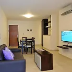 Avis Departamentos Peatonal