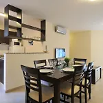 Avis Departamentos Peatonal