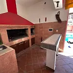 La Casona Roja - Casa Con Pileta Para 10 Personas En Villa Carlos Paz