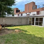 Casa 2 Dormitorios Y Quincho A Mts Del Centro