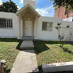 Casa 2 Dormitorios Y Quincho A Mts Del Centro