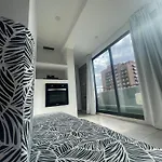Vivisierras, Piso 3 Frente Al Lago, Centro Villa Carlos Paz, 2 Dormitorios, 2 Banos, Pileta Privada, Premium