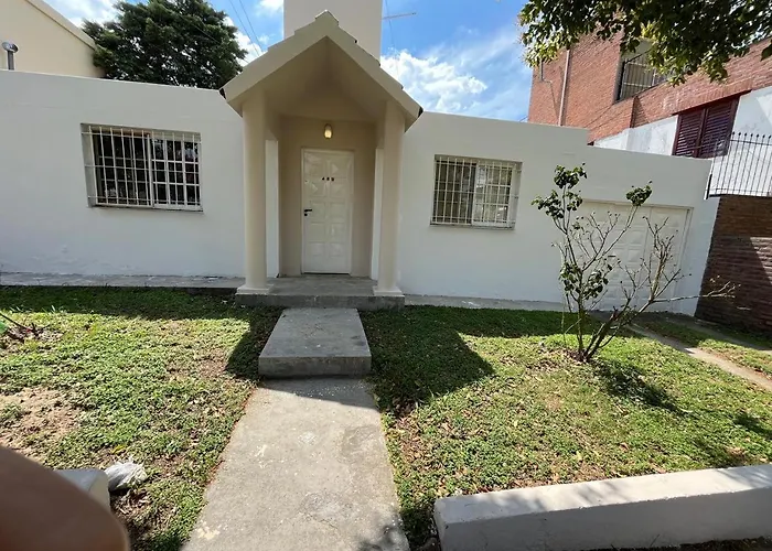 Casa 2 Dormitorios Y Quincho A Mts Del Centro