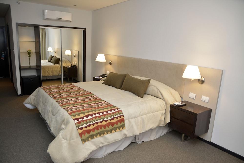 Howard Johnson Plaza Carlos Paz Hotel 4*