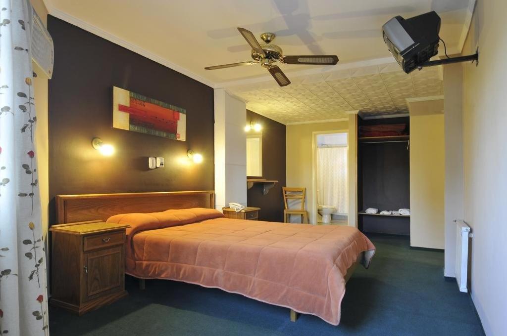 Hotel Canton De Las Sierras 2*