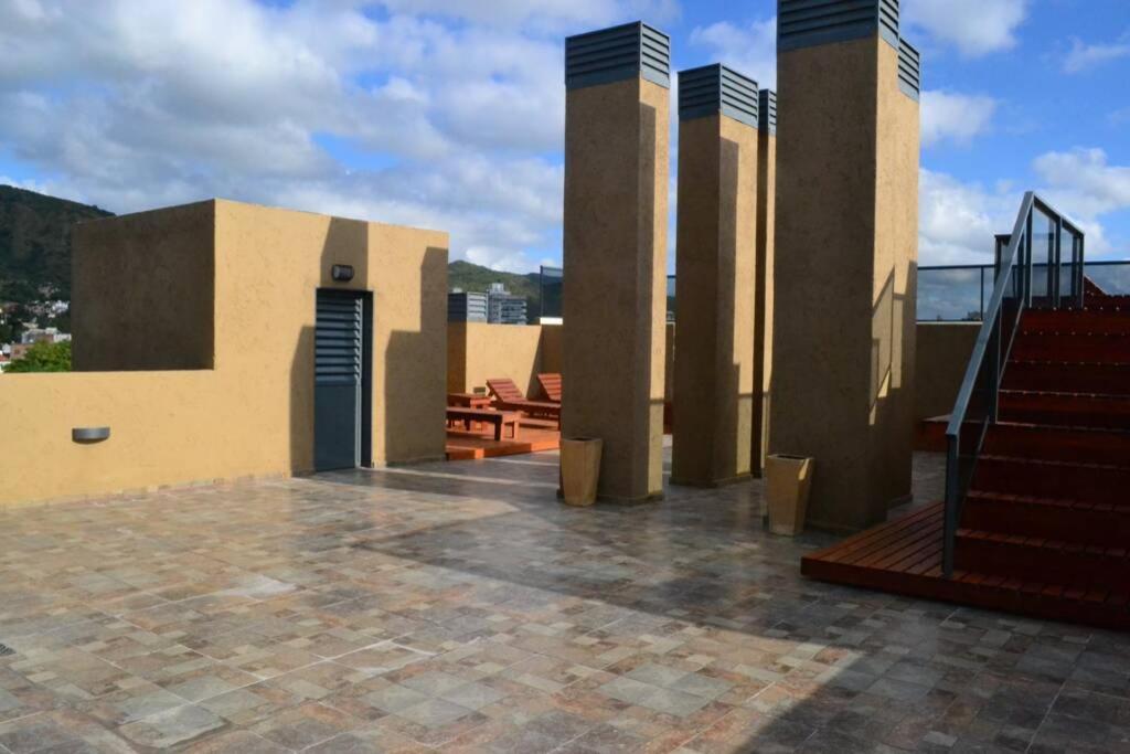 Amplio Dto Nuevo Con Pileta. Apartamento *