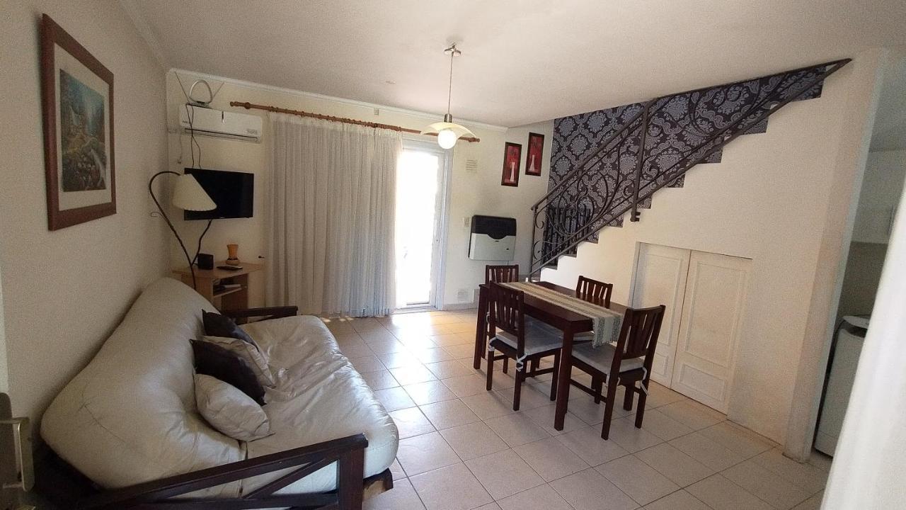 Duplex A Mts Del Rio Con Aire Acond Сasa de vacaciones