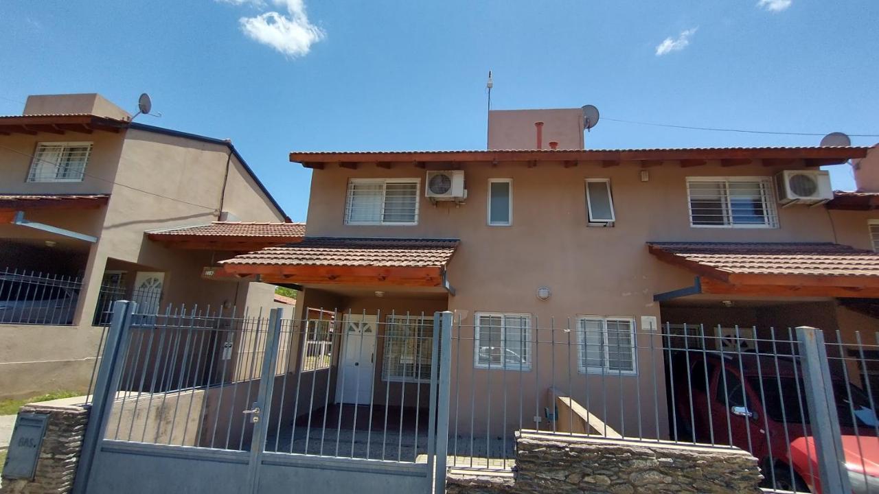 Сasa de vacaciones Duplex A Mts Del Rio Con Aire Acond Villa Carlos Paz