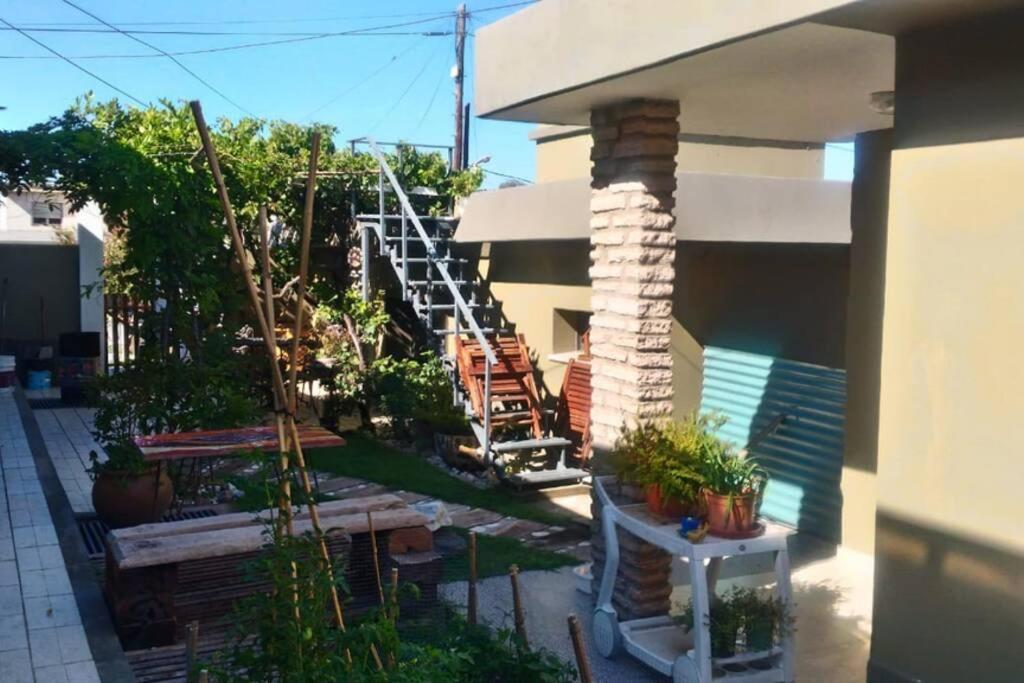 Cómodo Departamento Sobre Principal Avenida Apartamento *
