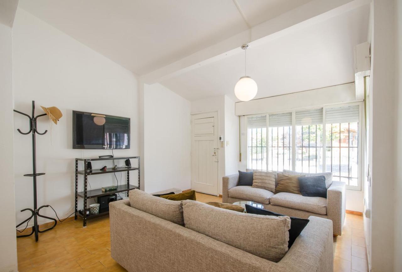 Casa En Carlos Paz Con Pileta Exclusiva , Quincho Con Asador Y Jardín A Pasos Del Centro *