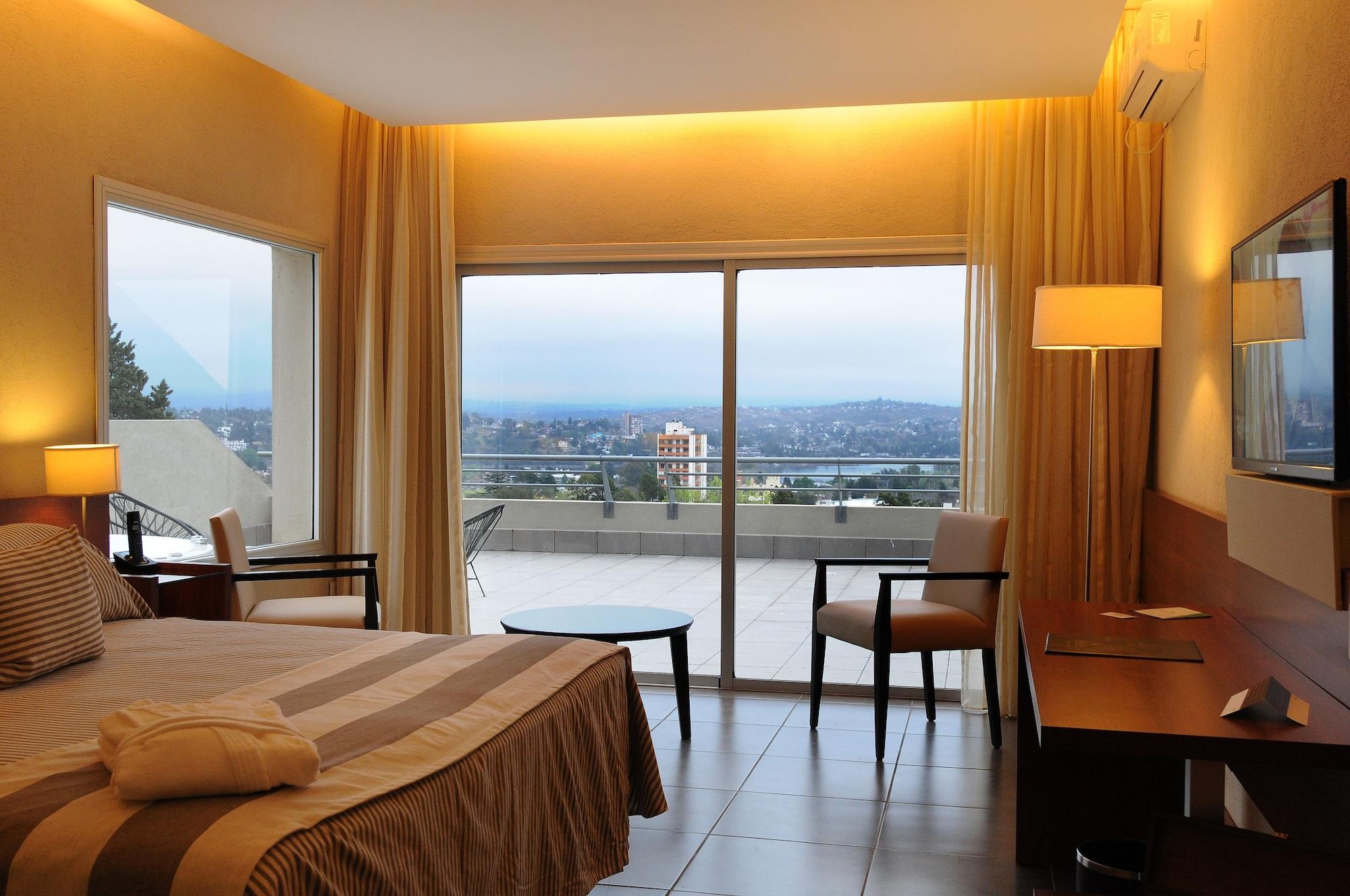 Hotel Pinares Panorama Suites, & Convention Center 4*