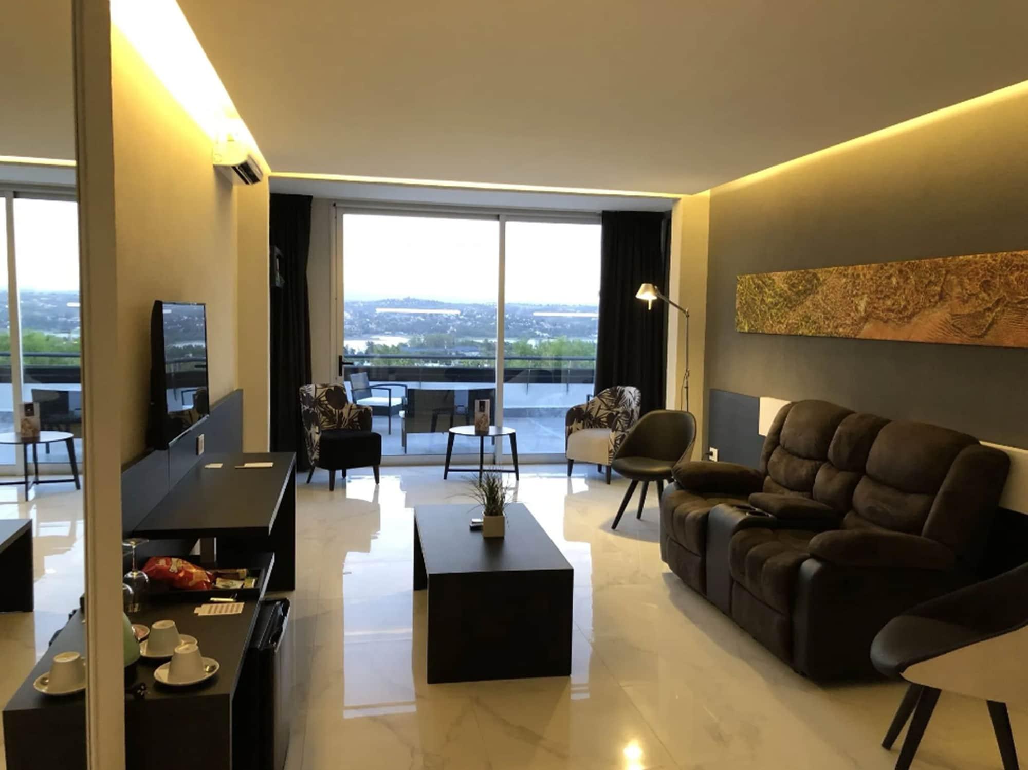 Pinares Panorama Suites, & Convention Center Hotel