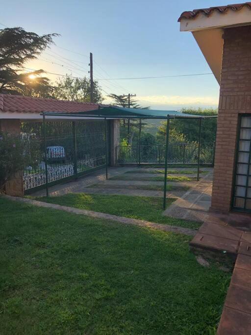 Casa Con Vista A Sierras *