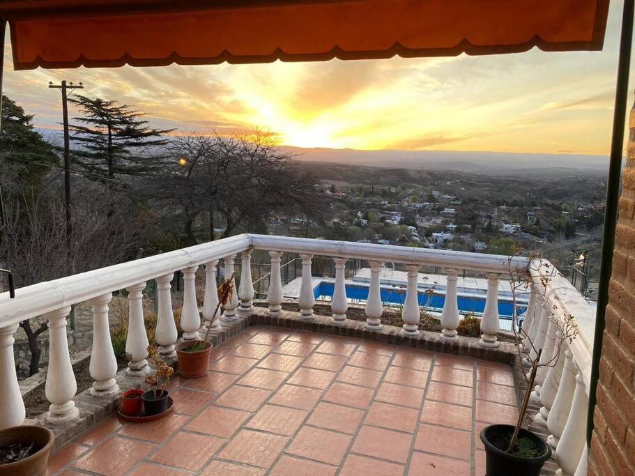 Casa Con Vista A Sierras