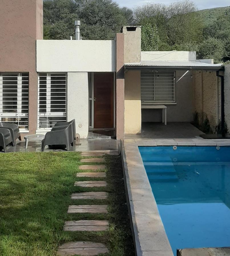 Сasa de vacaciones Casa Con Pileta Y Parrilla, Con Todas Las Comodidades A 10 Min De Carlos Paz.
