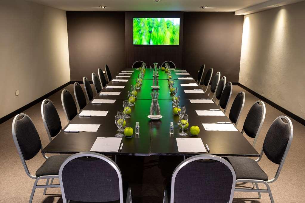Pinares Panorama Suites, & Convention Center 4*