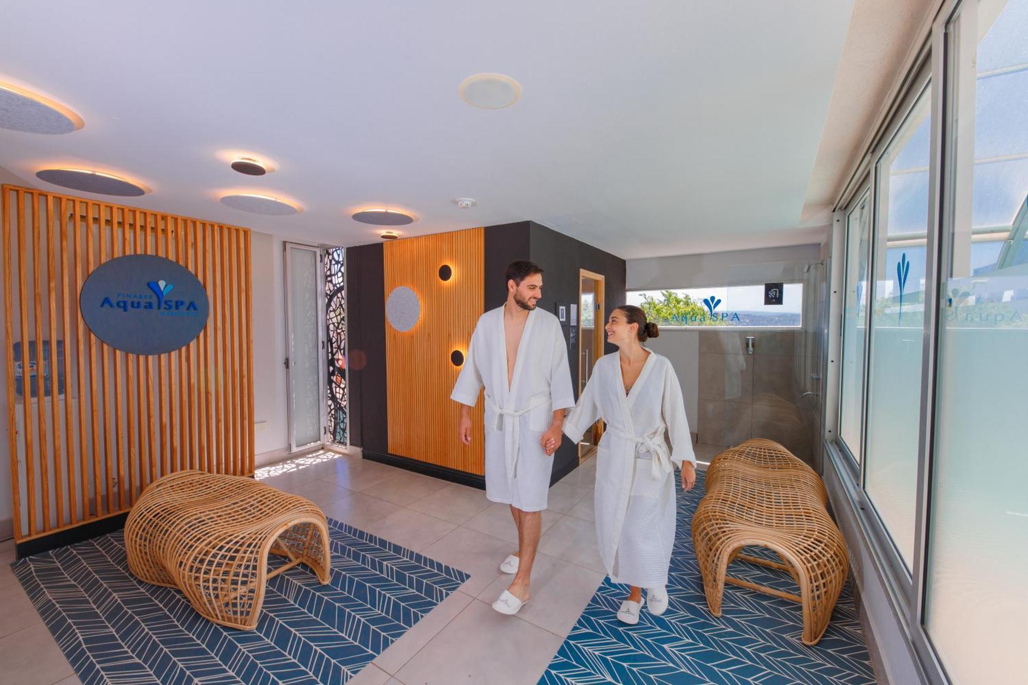 Hotel Pinares Panorama Suites, & Convention Center 4*