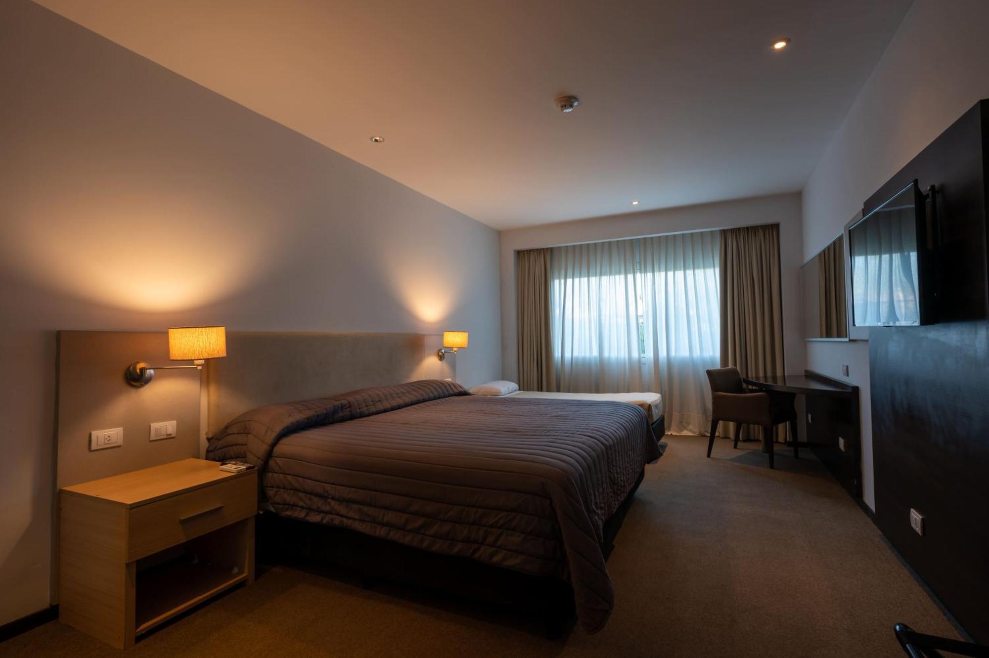 Howard Johnson Plaza Carlos Paz Hotel 4*