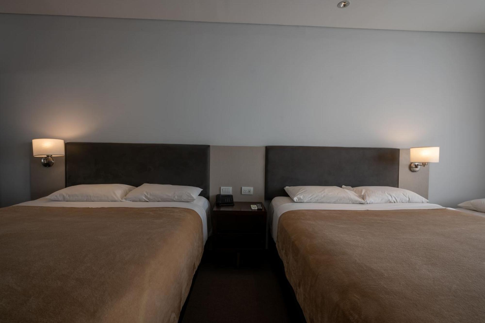 Hotel Howard Johnson Plaza Carlos Paz Villa Carlos Paz