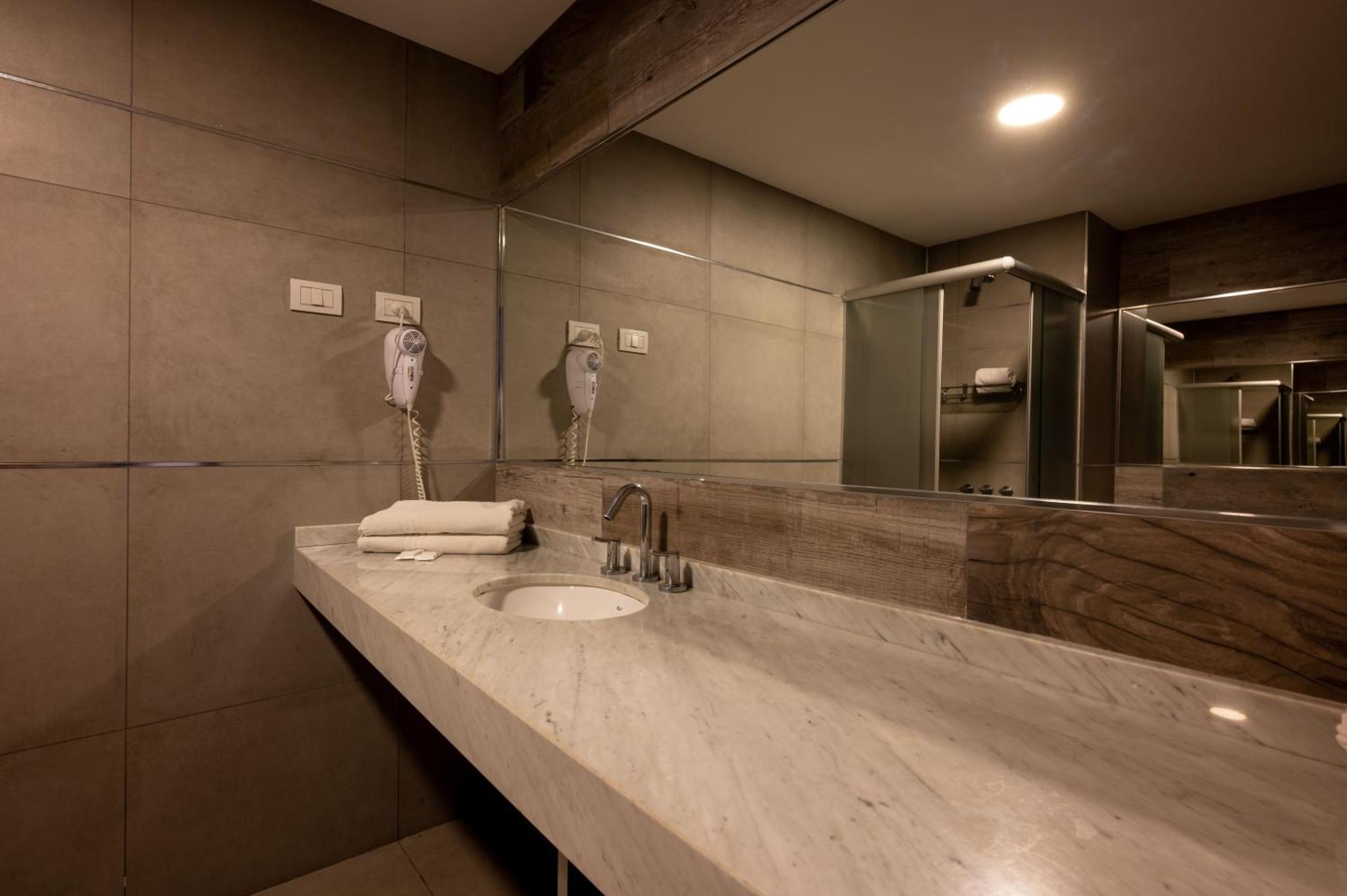 Howard Johnson Plaza Carlos Paz 4* Villa Carlos Paz
