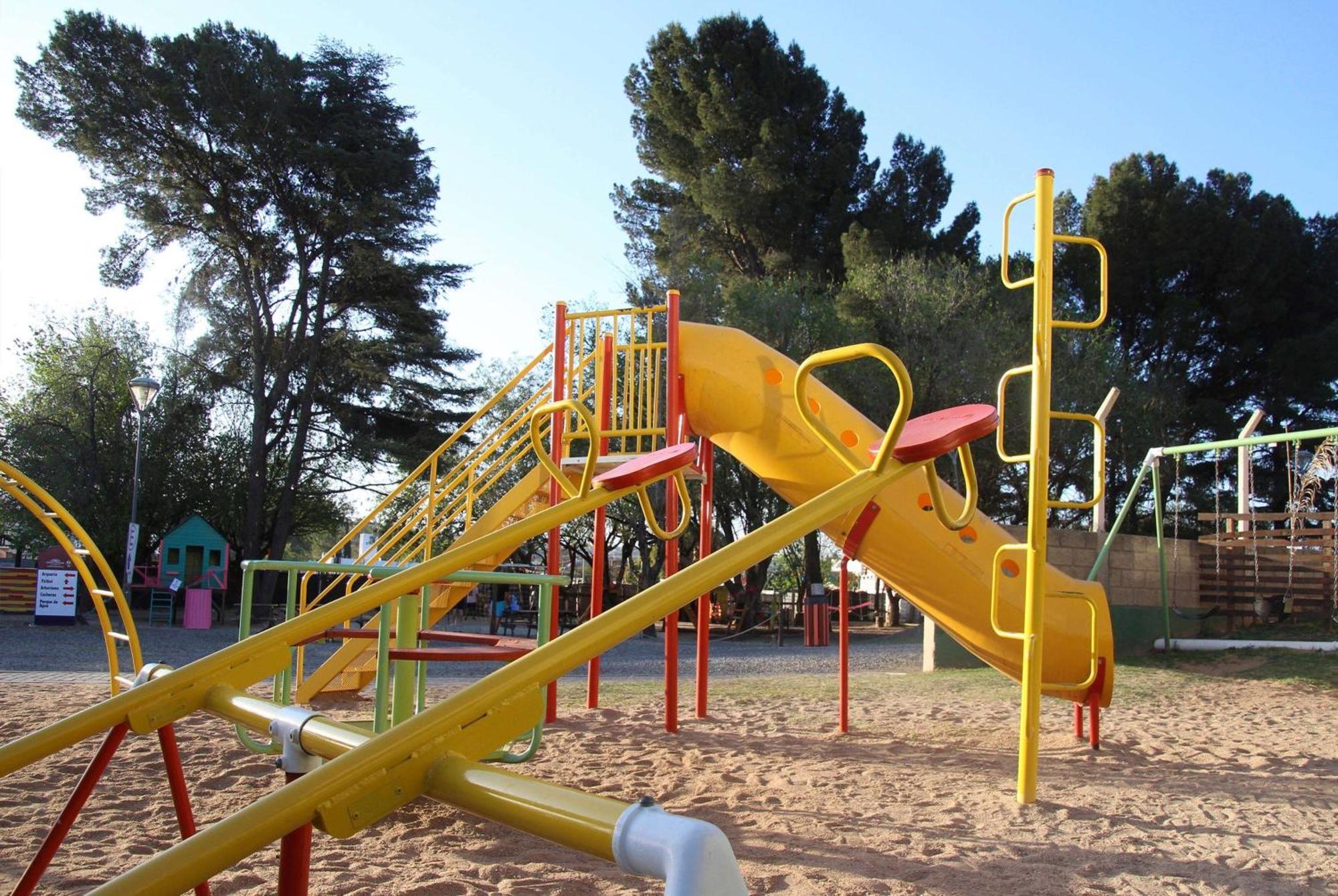 Howard Johnson Plaza Carlos Paz 4* Villa Carlos Paz