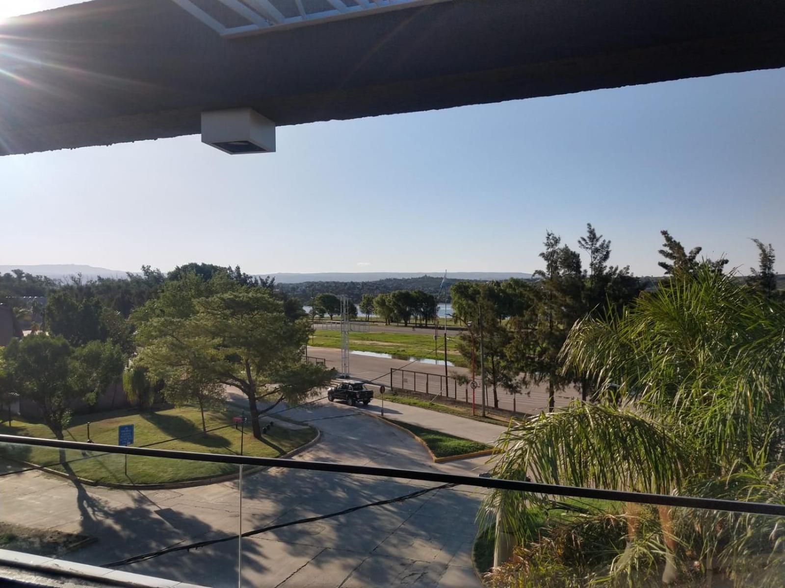 Apartamento Zona Residencial Frente Al Lago! *