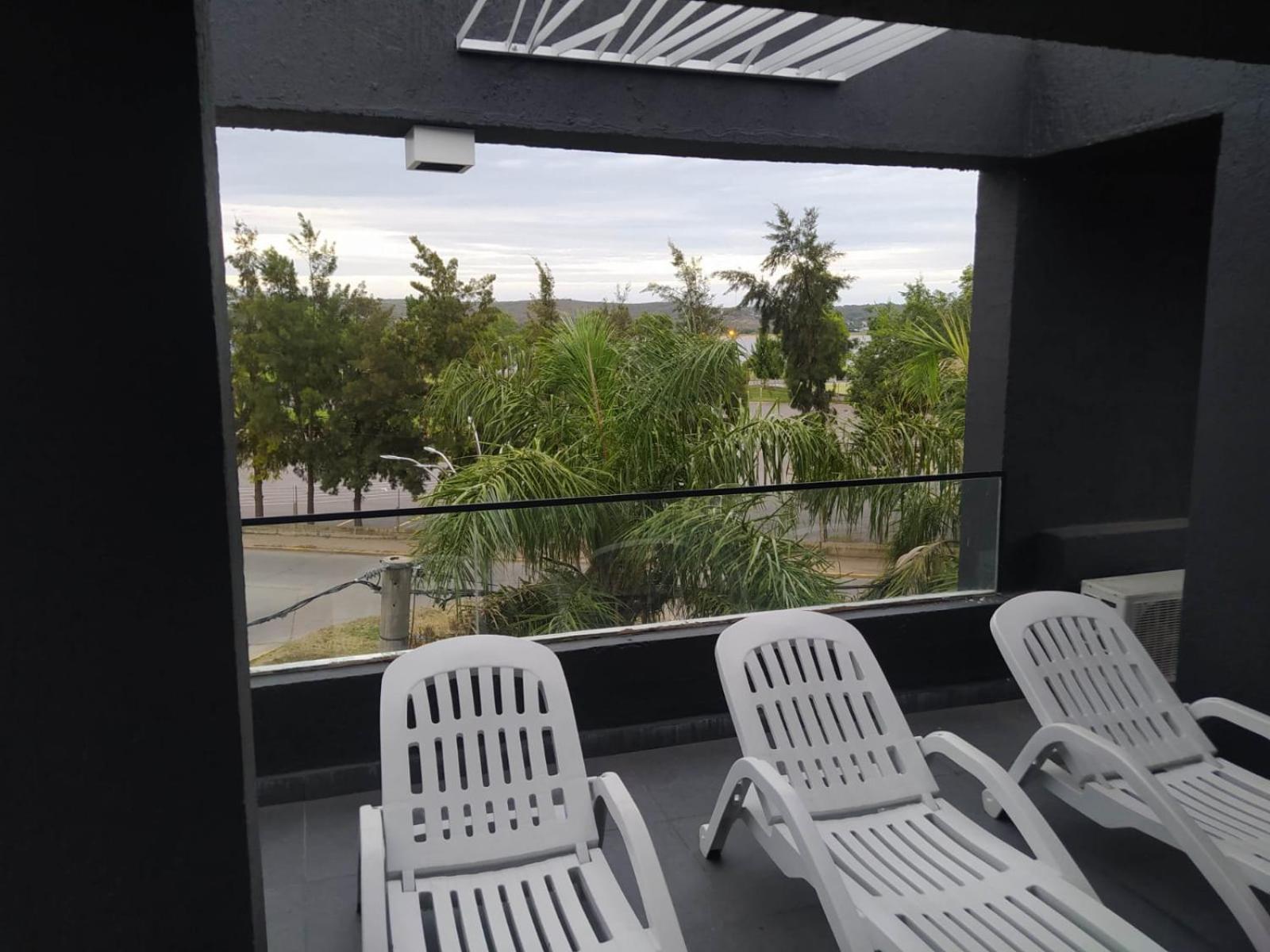 Zona Residencial Frente Al Lago! Apartamento *
