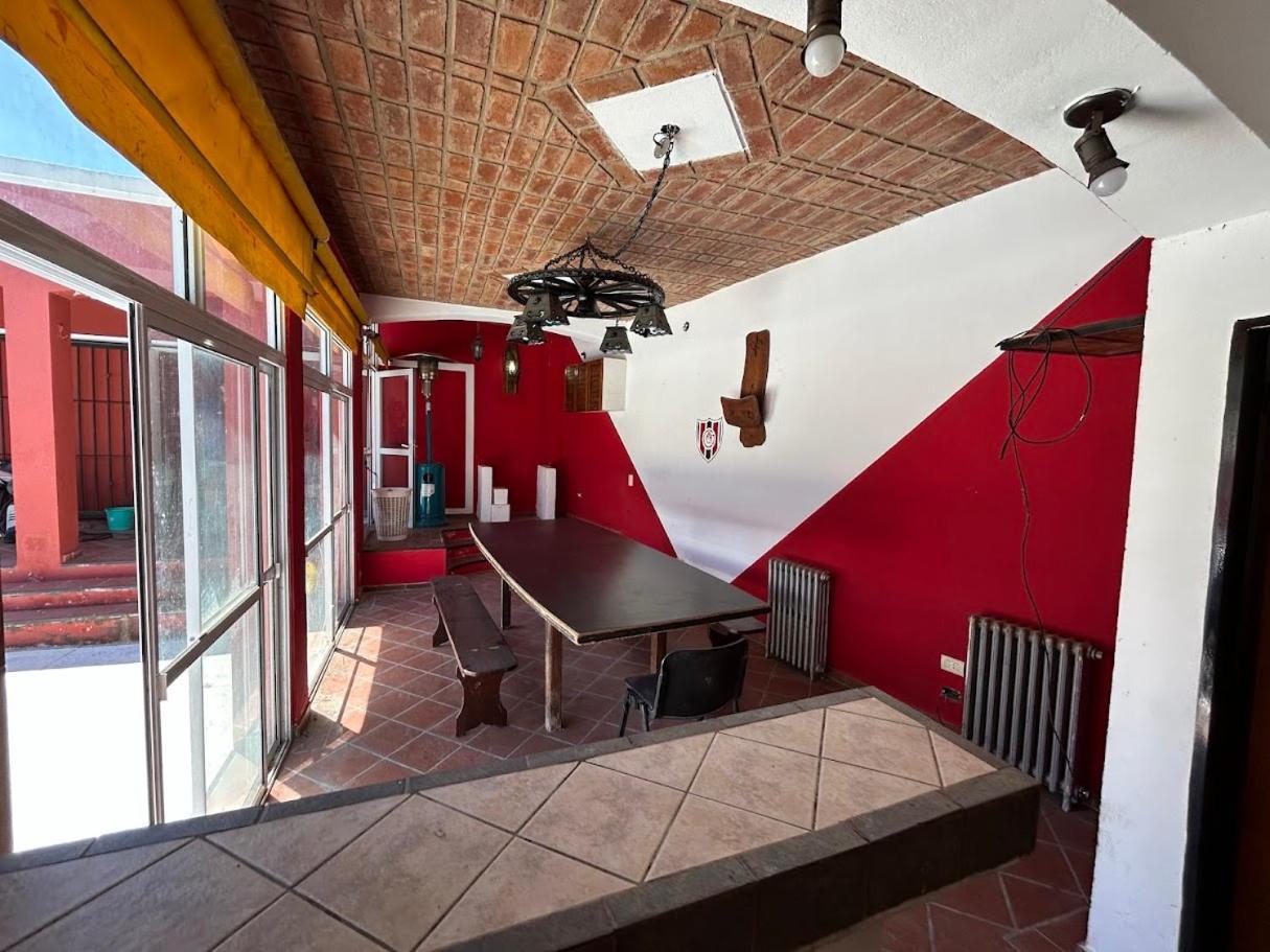 Сasa de vacaciones La Casona Roja - Casa Con Pileta Para 10 Personas En Carlos Paz *