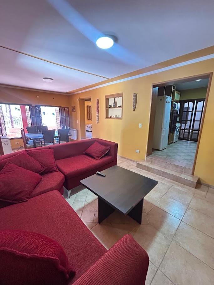 La Casona Roja - Casa Con Pileta Para 10 Personas En Carlos Paz