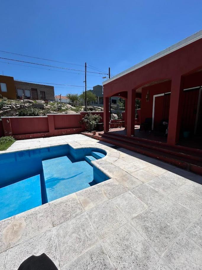 La Casona Roja - Casa Con Pileta Para 10 Personas En Carlos Paz