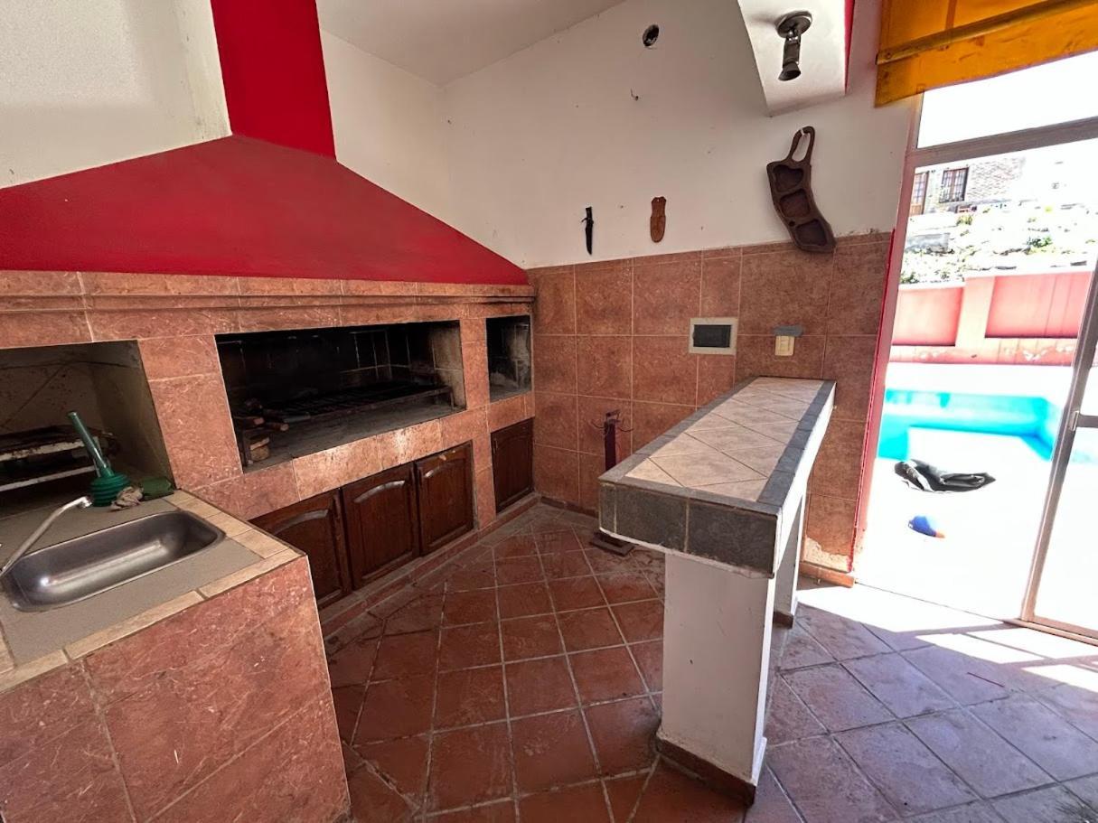 Сasa de vacaciones La Casona Roja - Casa Con Pileta Para 10 Personas En Carlos Paz