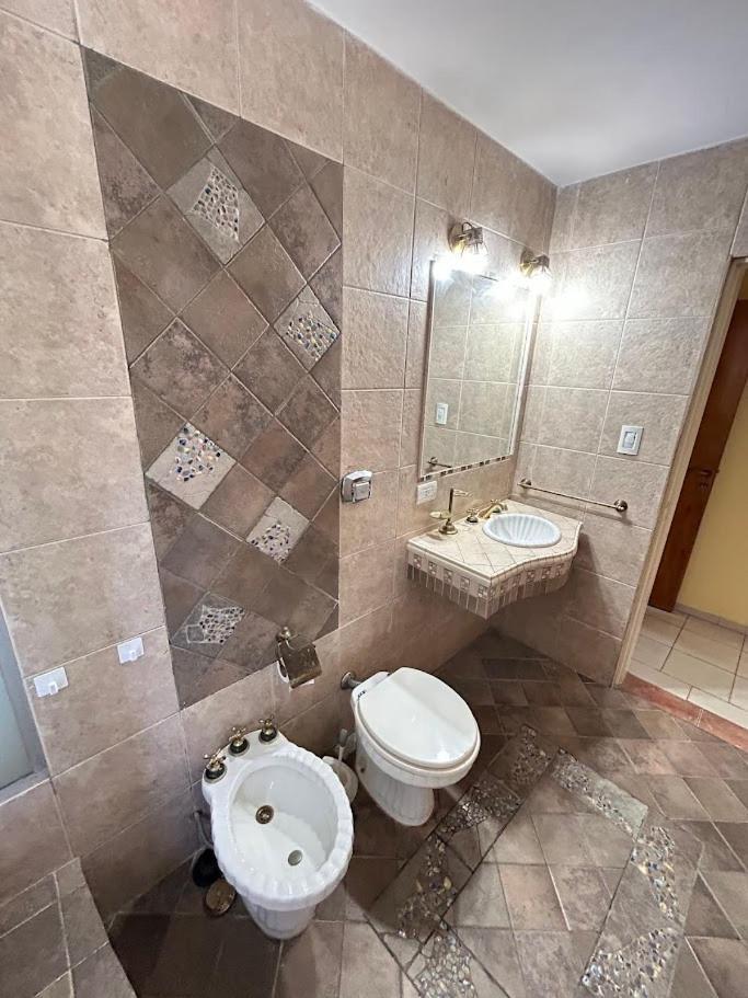 La Casona Roja - Casa Con Pileta Para 10 Personas En Carlos Paz Сasa de vacaciones
