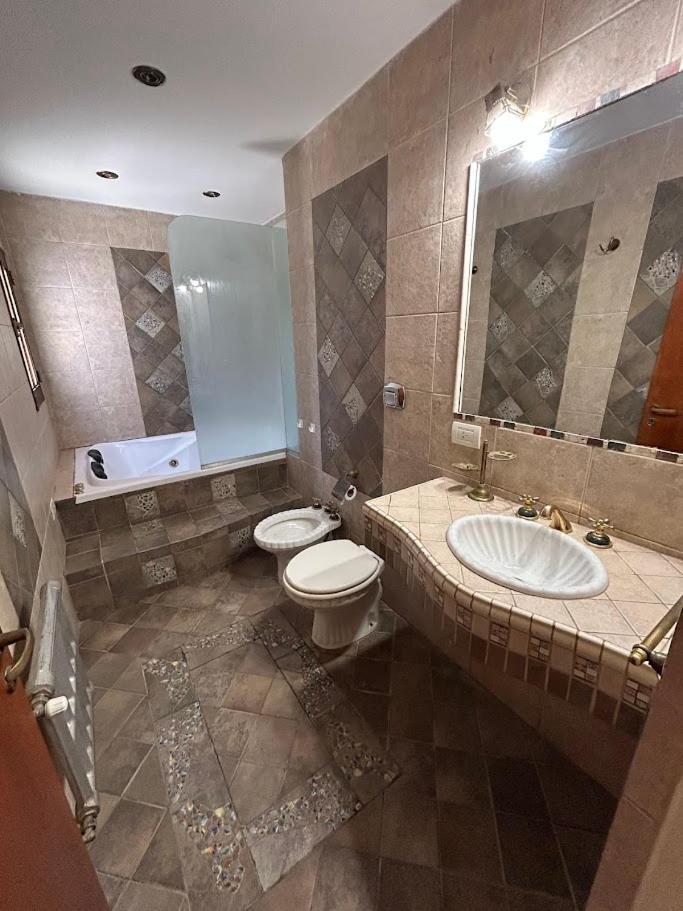 La Casona Roja - Casa Con Pileta Para 10 Personas En Carlos Paz