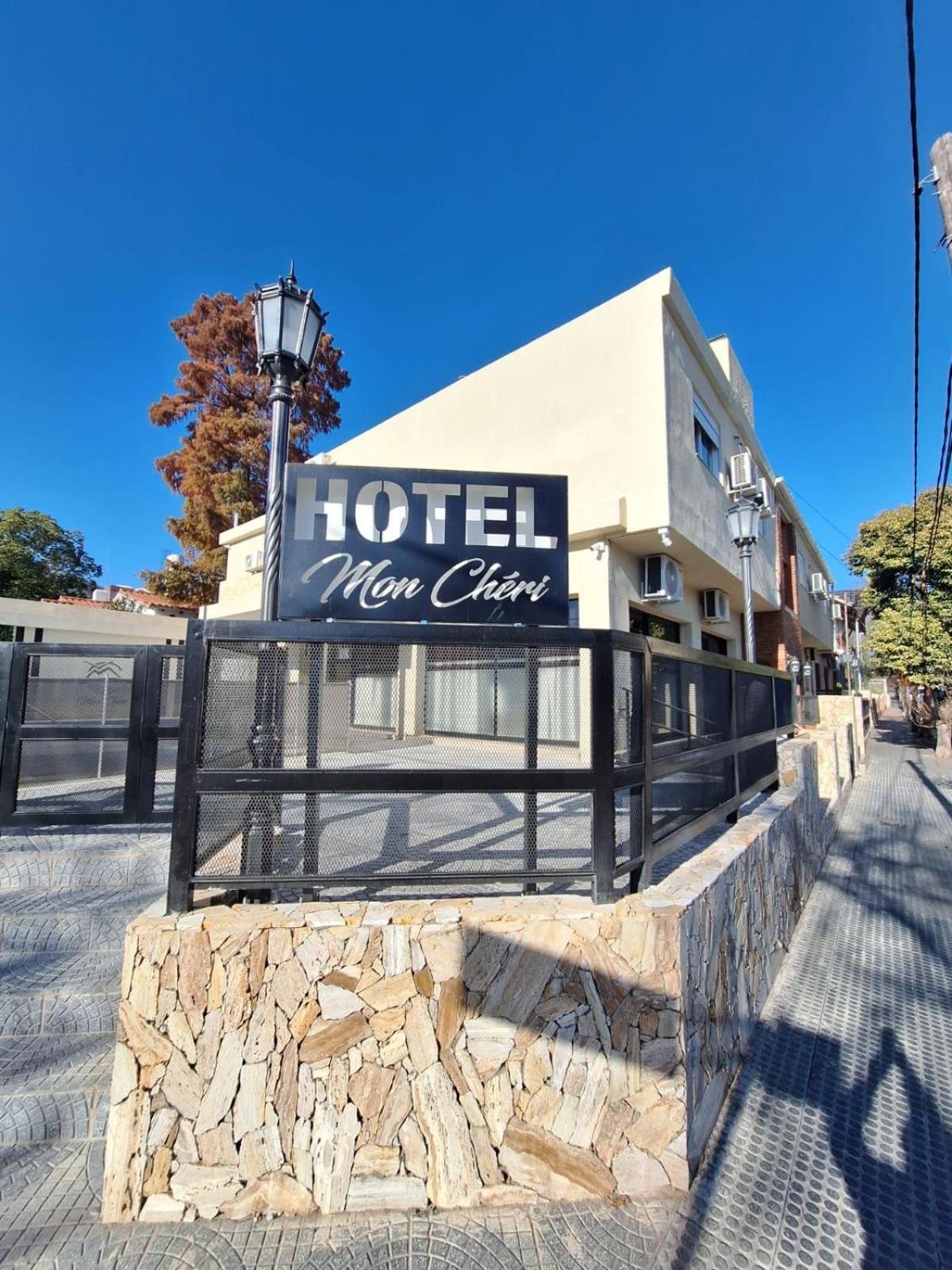 Mon Cheri Hotel *