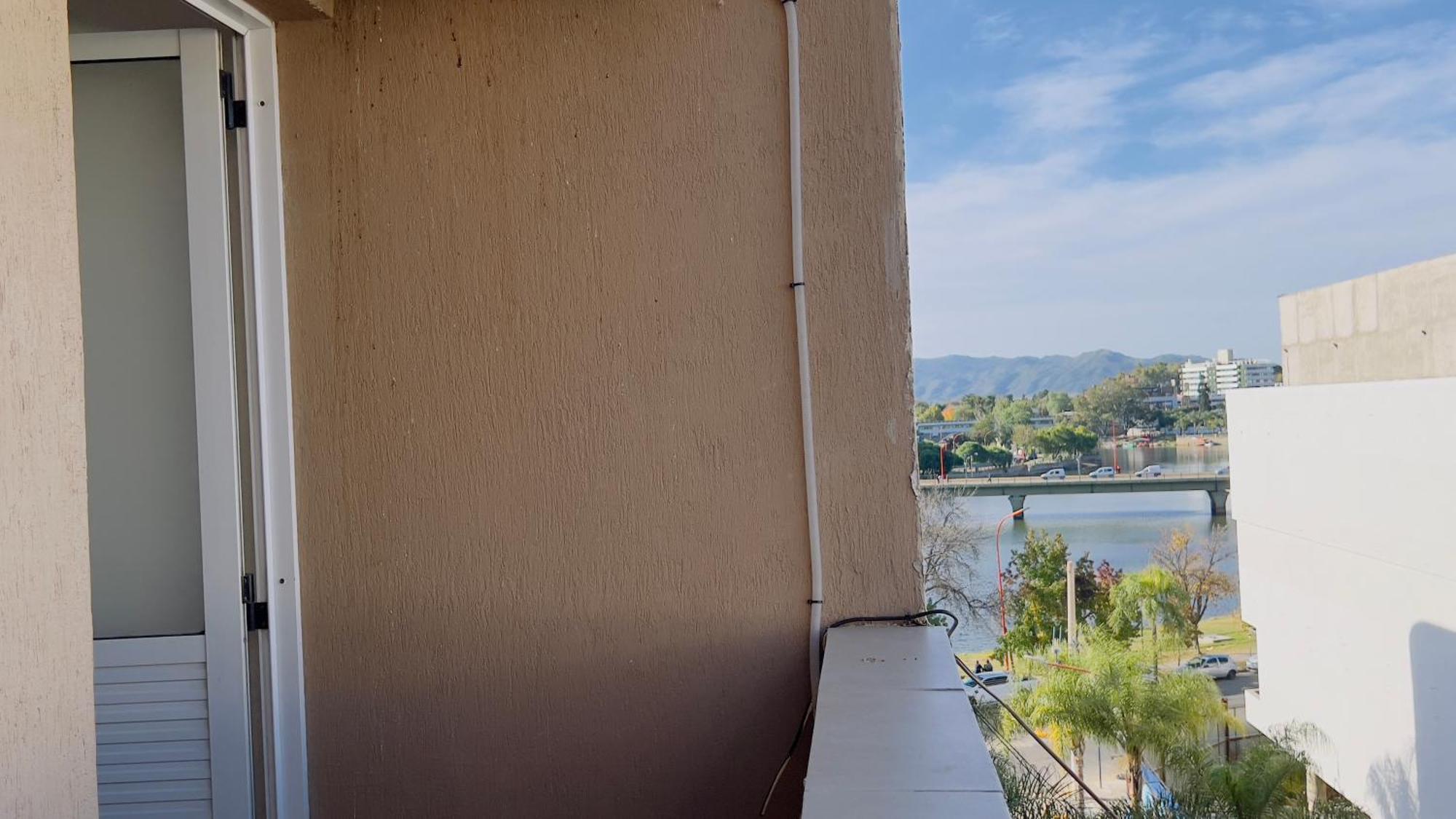 Departamento En La Peatonal Con Balcon Apartamento