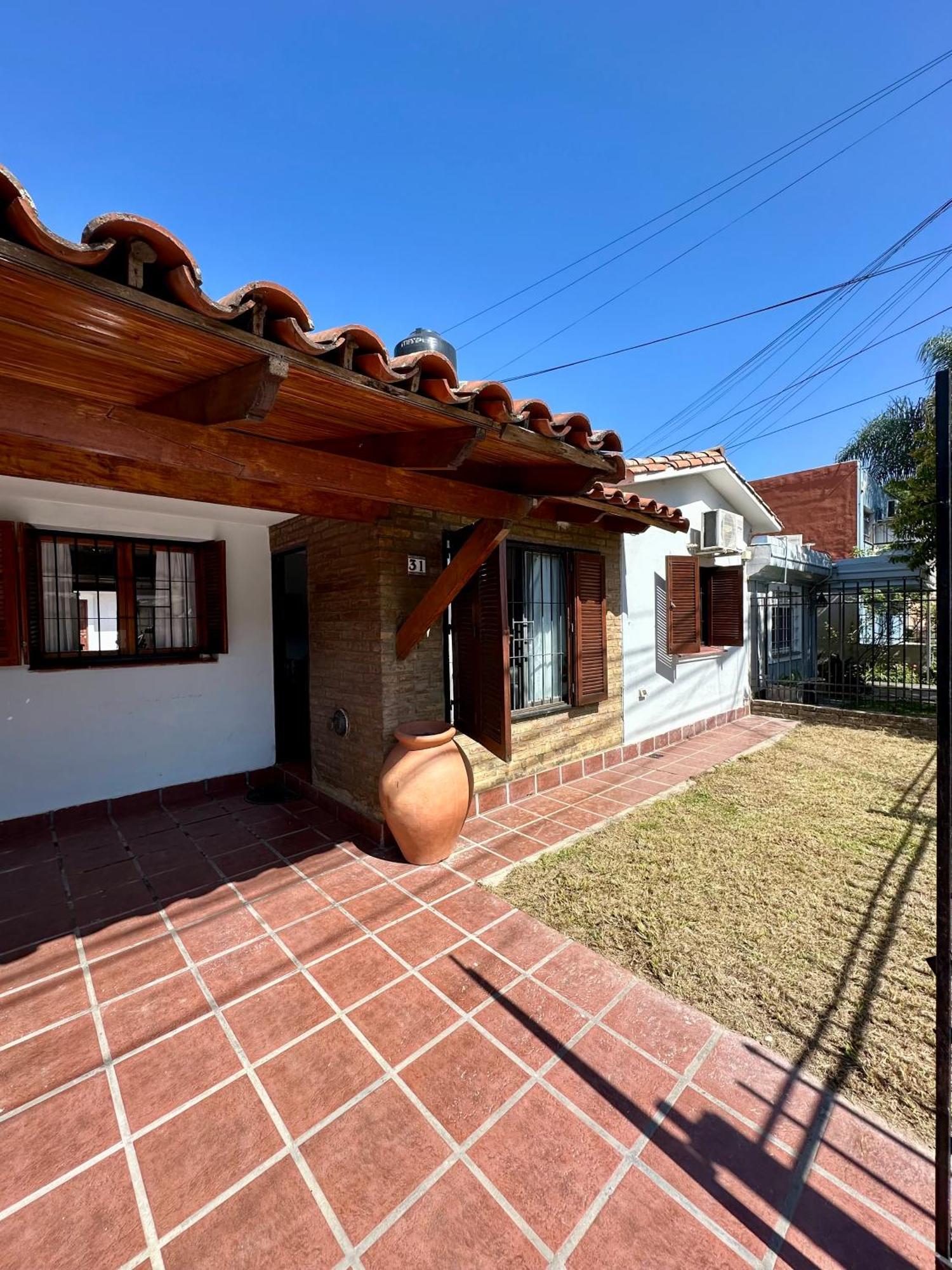 Hermosa Casa En El Centro, Con Cochera