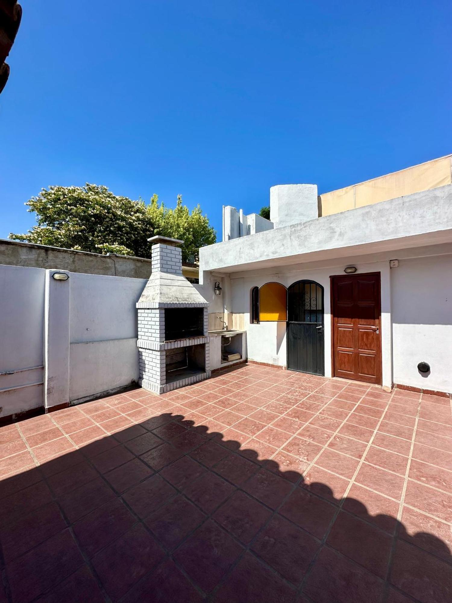 Hermosa Casa En El Centro, Con Cochera