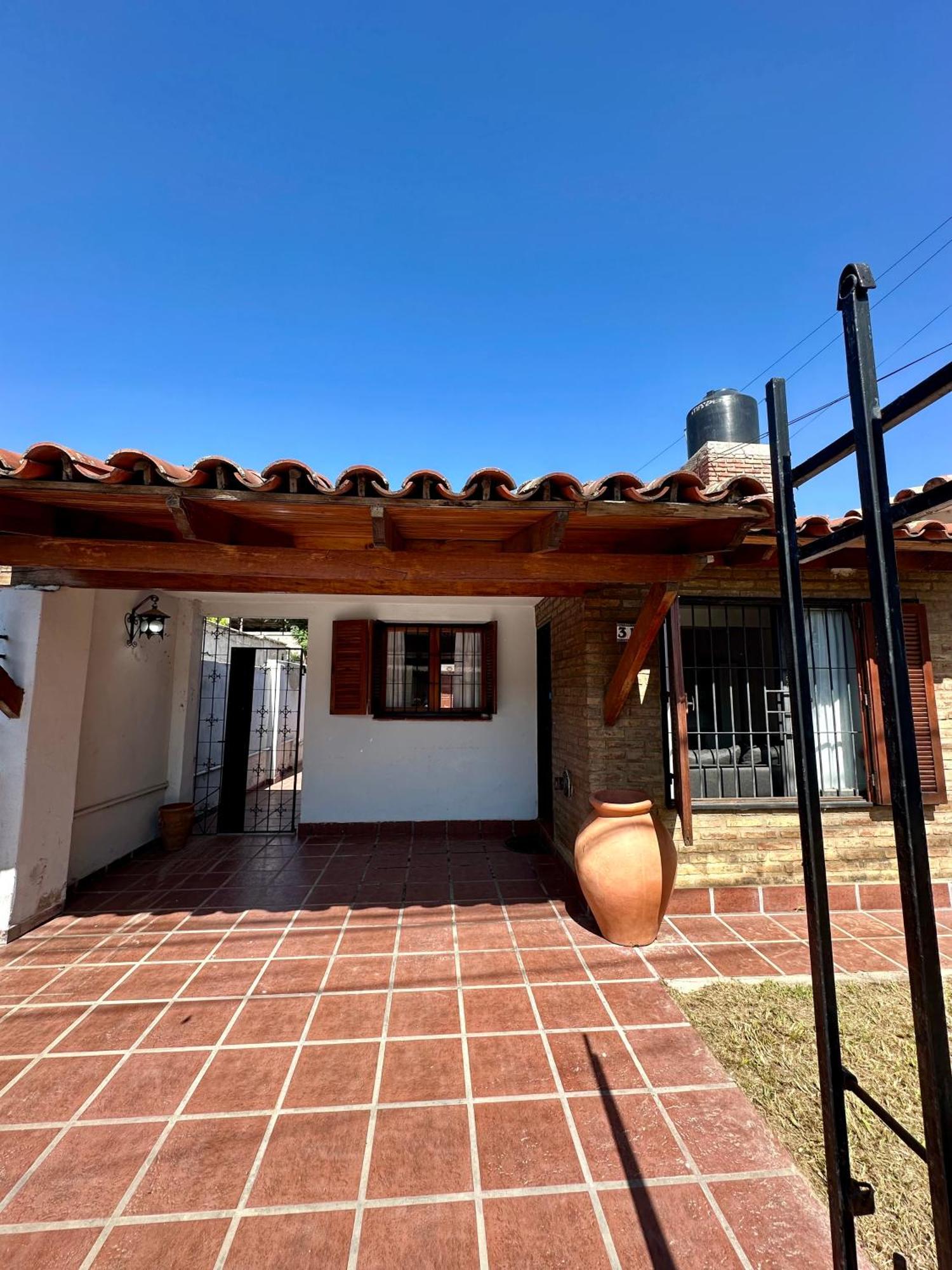Hermosa Casa En El Centro, Con Cochera