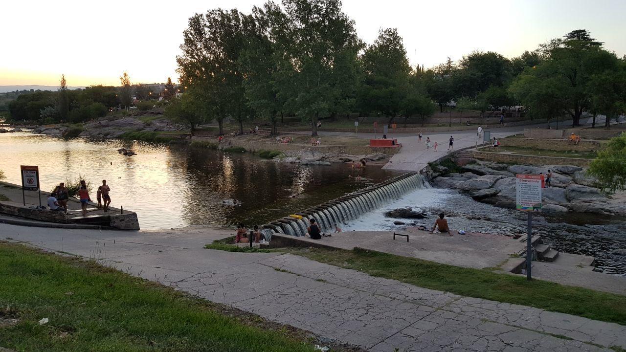Сasa de vacaciones Duplex A Mts Del Rio Con Aire Acond *