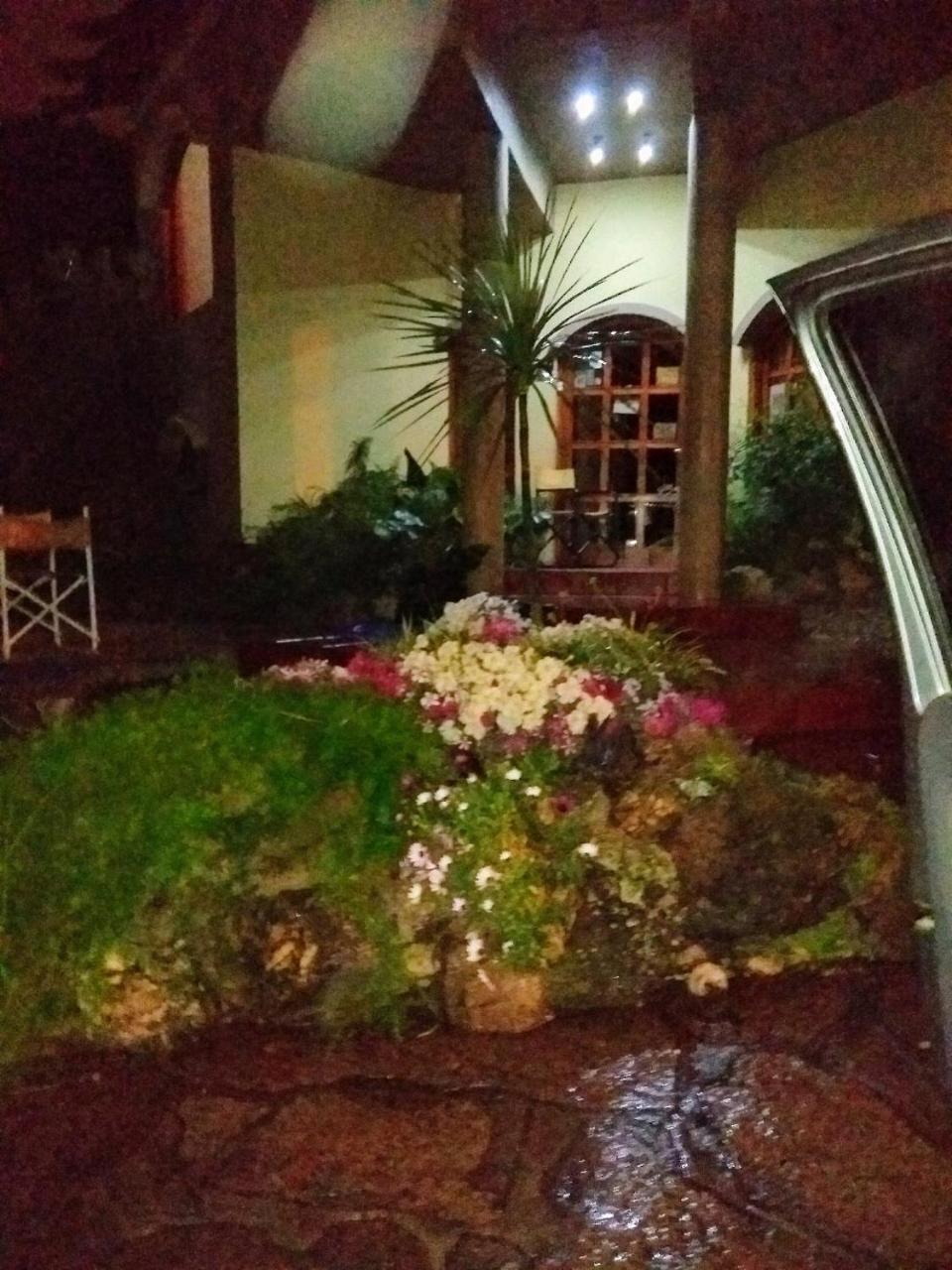 De Los Pajaros Inn