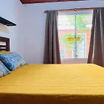 Casa De Huespedes En Playas De Oro.
