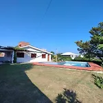 Casa Con Pileta Comoda Y Equipada