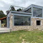 Casa categoría con pileta exclusiva
