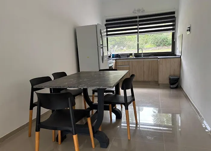 Casa categoría con pileta exclusiva
