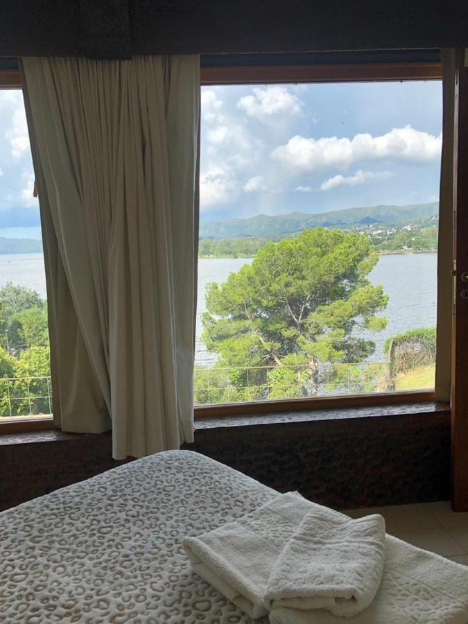 Casa Con Vista Y Bajada Al Lago Сasa de vacaciones *