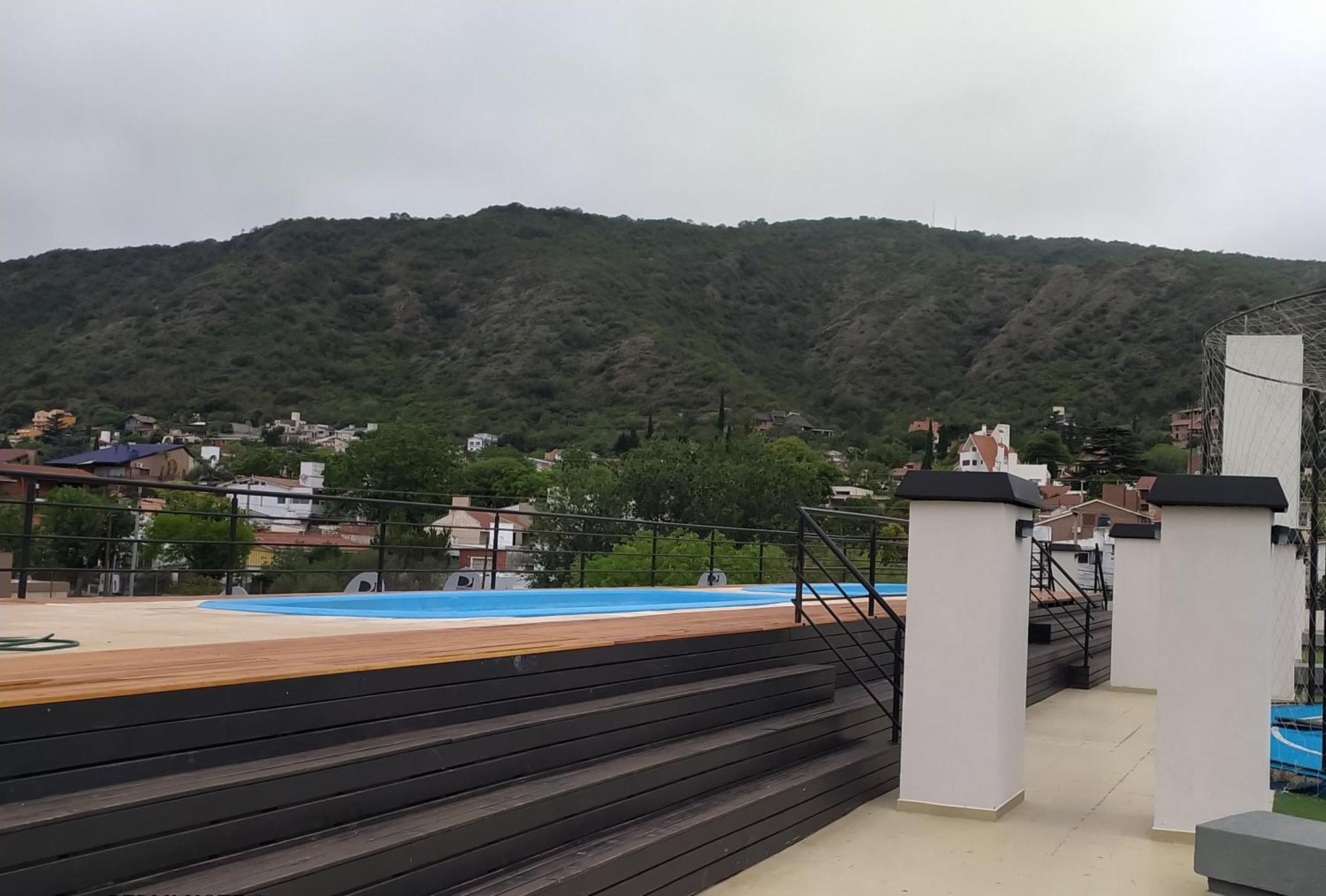 Depto Centrico Excelente Ubicacion, Con Cochera, Pileta Y Patio Apartamento