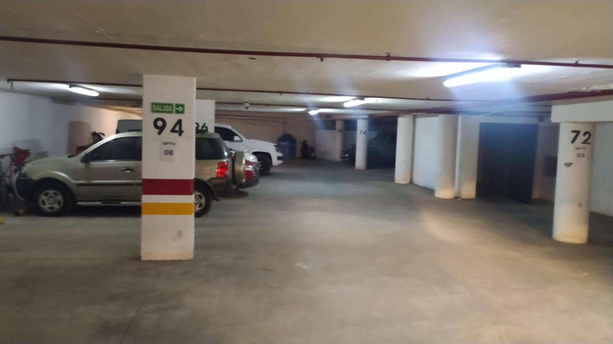 Depto Centrico Excelente Ubicacion, Con Cochera, Pileta Y Patio Apartamento